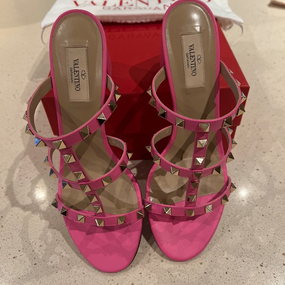 Authentic Valentino Garavani slides